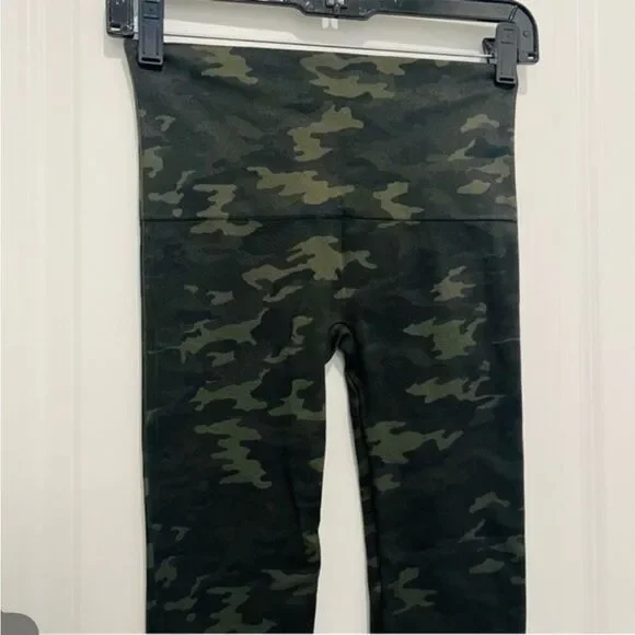 Spanx Women's Look at Me Now Seamless Leggings Camo Print Sz. Large 25" Inseam - Picture 4 of 14